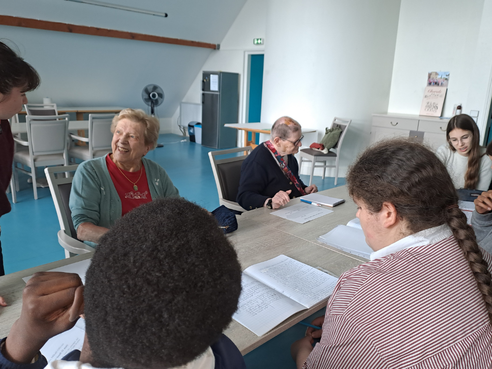 Projet intergénérationnel - Les collégien·nes racontent les résident·es 🤗