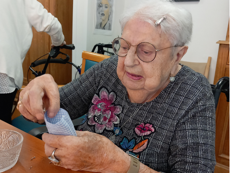 Atelier couture à la résidence Juliette Victor 🧵